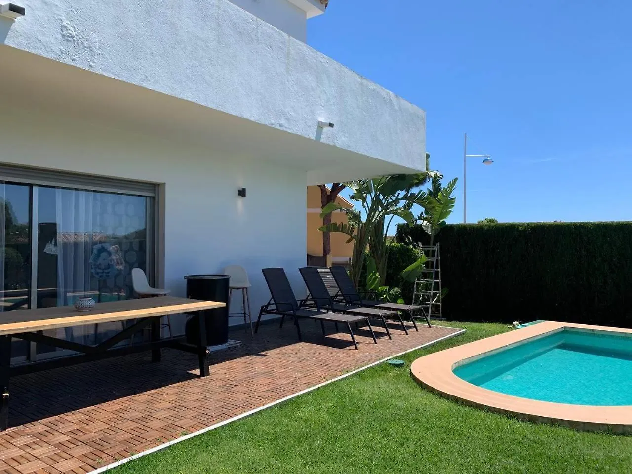 בית נופש מיחאס קוסטה Villa Serena Near The Beach